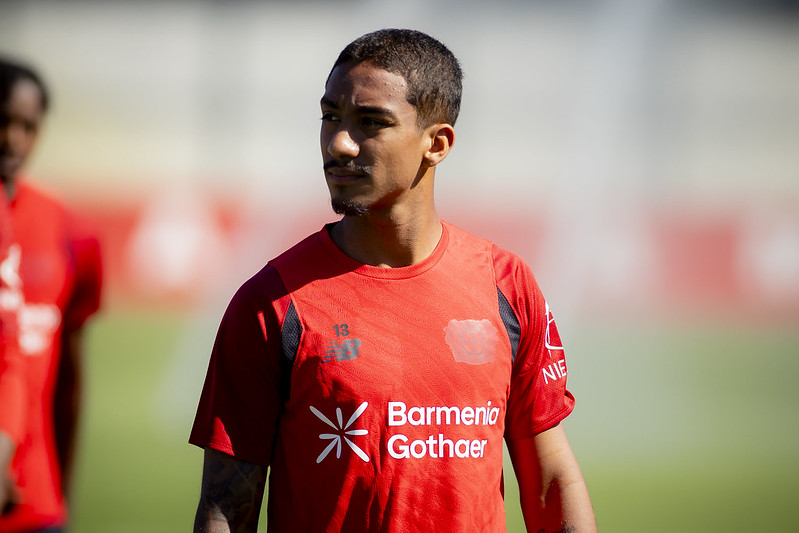 Arthur, do Bayer Leverkusen, durante treinamento no Ninho do Urubu