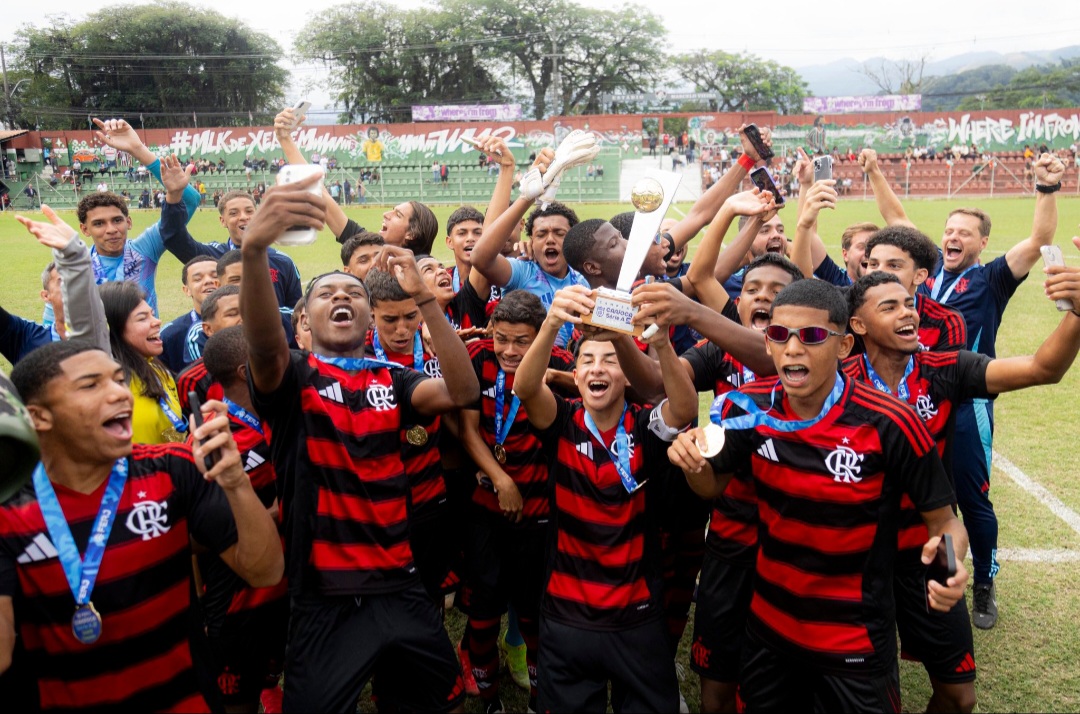 Normal! Xerém vira salão de festas e Flamengo é campeão carioca Sub-15