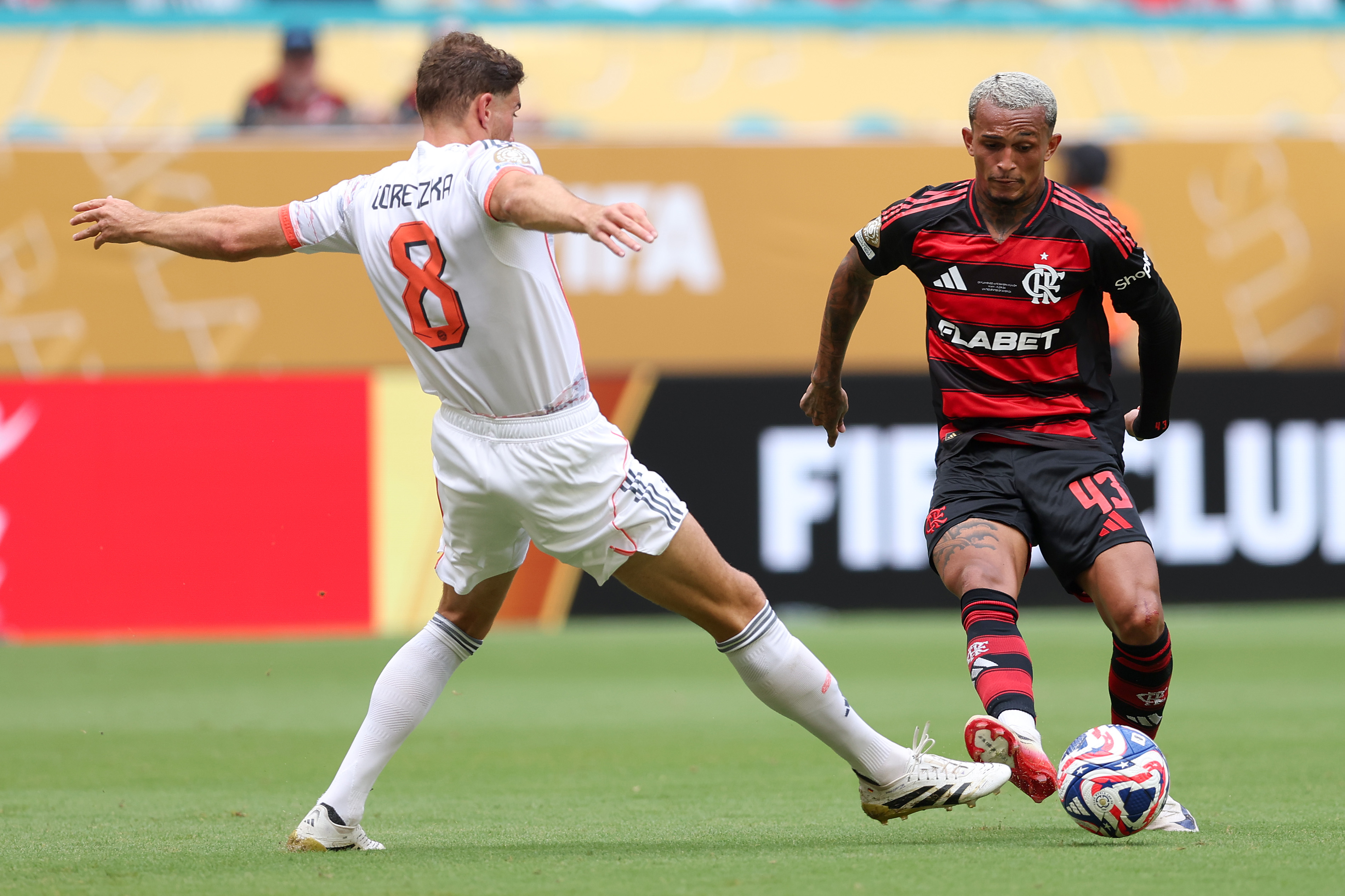Flamengo entra em acordo com Roma e se aproxima de fechar venda milionária de Wesley