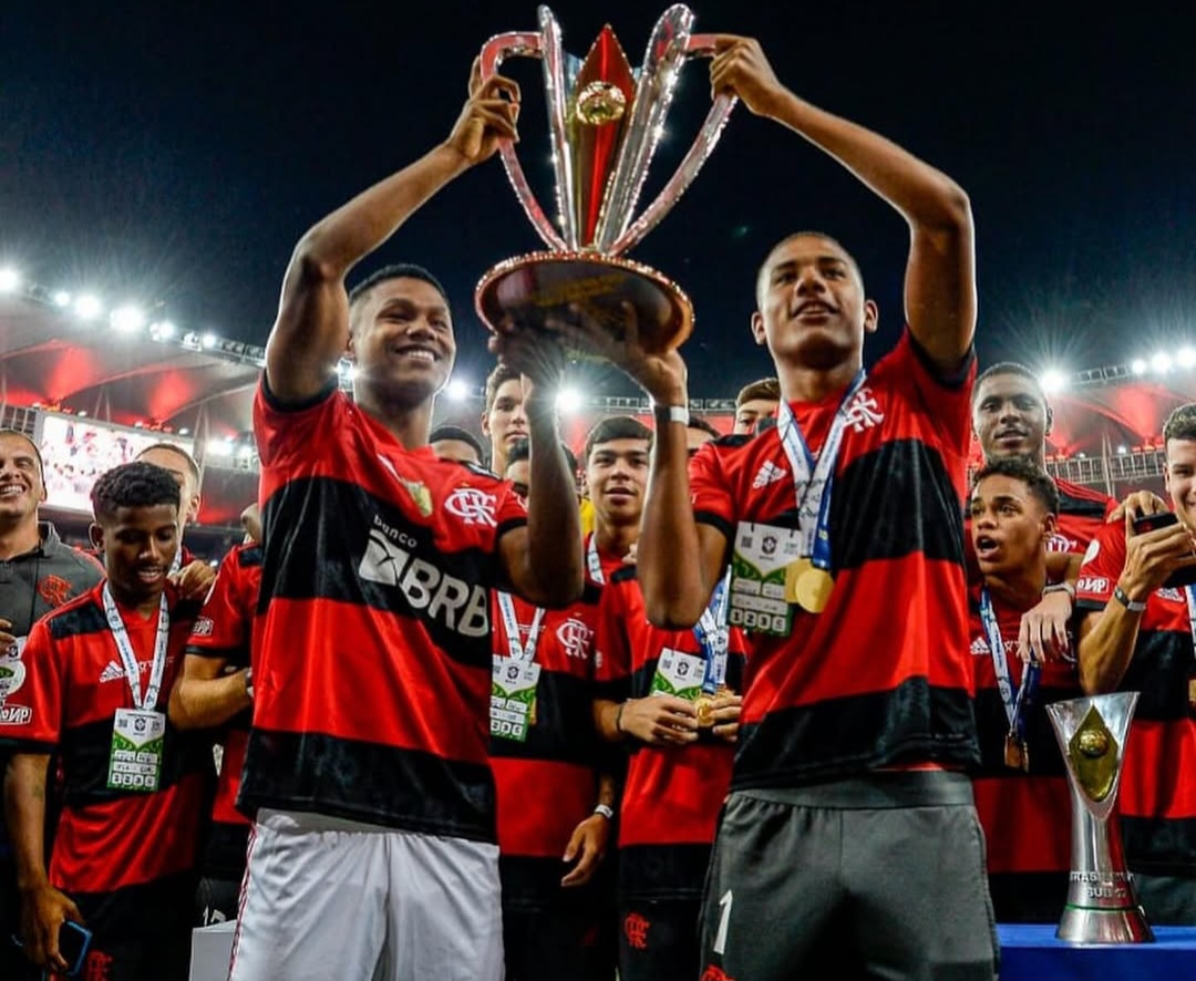 Zagueiro se despede do Flamengo após 11 anos para reforçar time da Série B