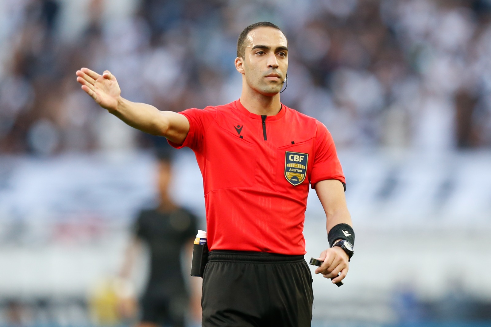 Árbitro de Red Bull Bragantino x Flamengo foi elogiado por atuação 'limpa' em jogo do Rubro-Negro