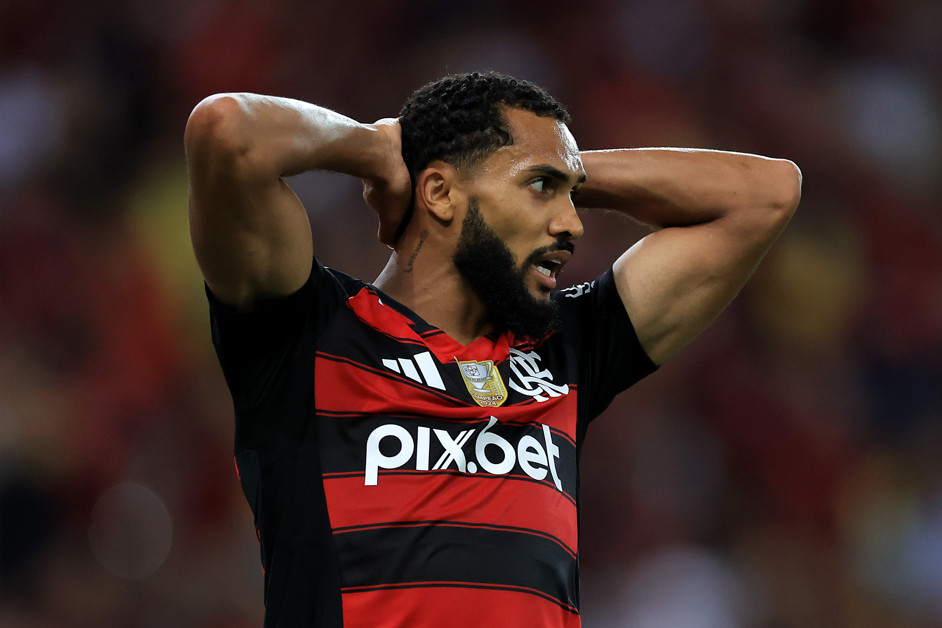 Flamengo impede saída de Juninho e mira valorização no segundo semestre
