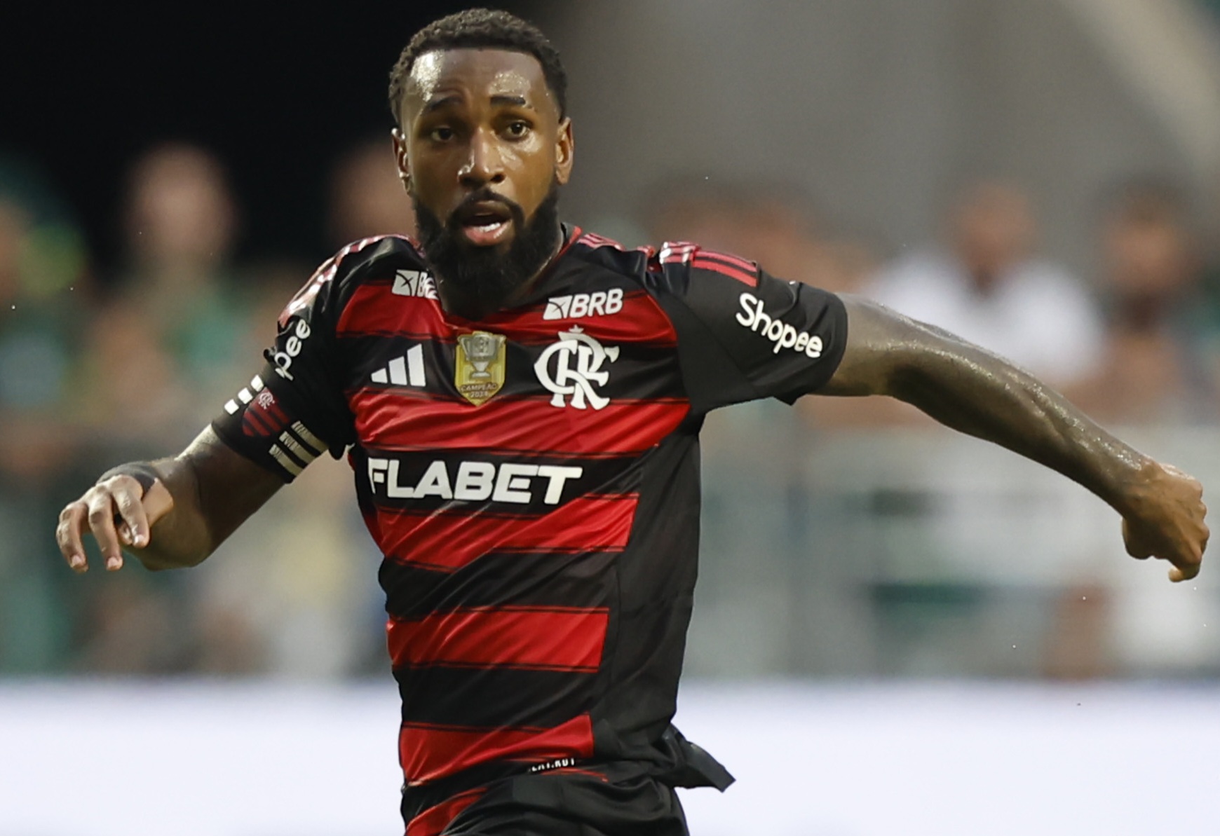 Da expulsão e soco na cara à capitania: Gerson encerra nova passagem marcante no Flamengo