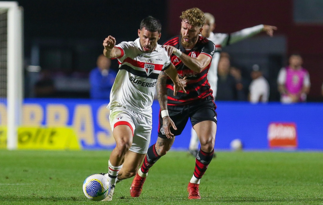 Flamengo busca aproveitar São Paulo fragilizado para disparar no topo