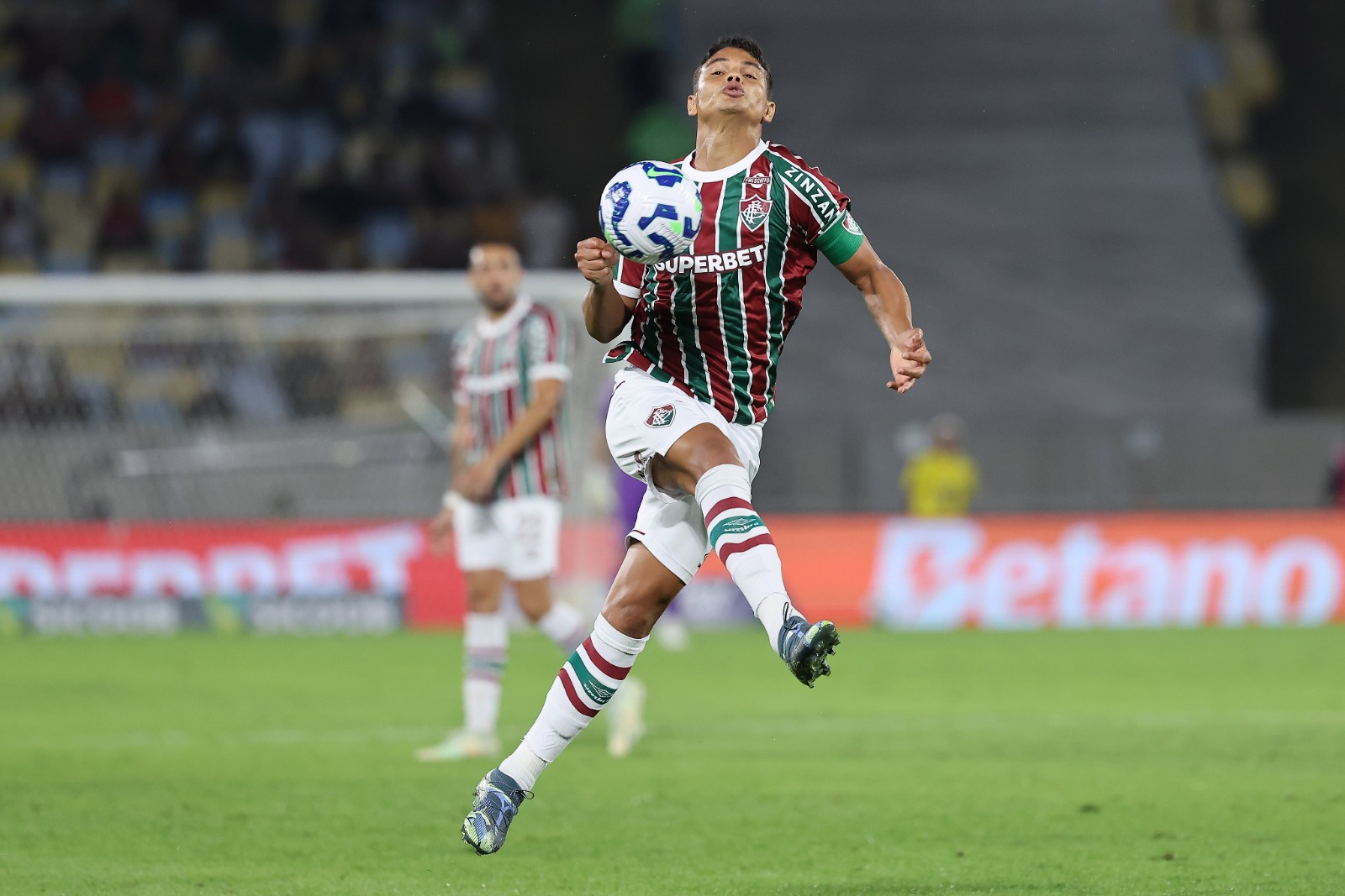 Thiago Silva dá pista sobre substituto de Arias contra Flamengo