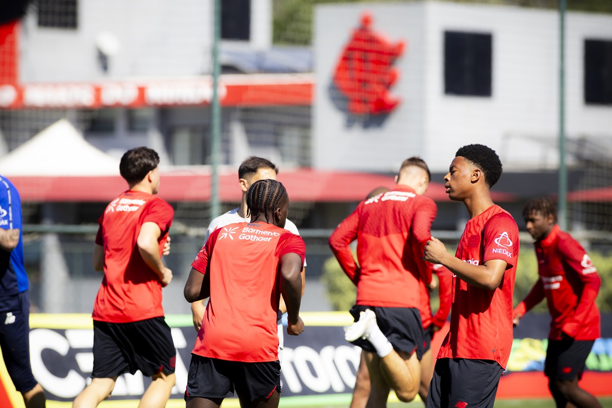 Estrutura do Flamengo surpreende Adli, do Bayer Leverkusen