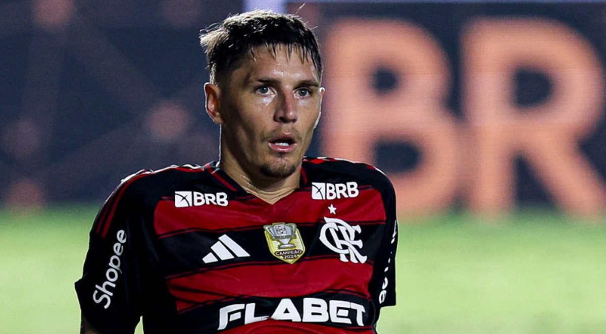 varela em jogo do flamengo contra o santos
