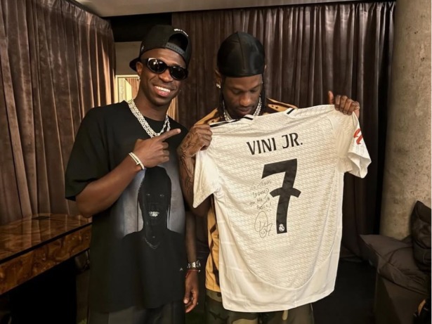 Cria do Flamengo, Vini Jr comemora aniversário com presença de Travis Scott