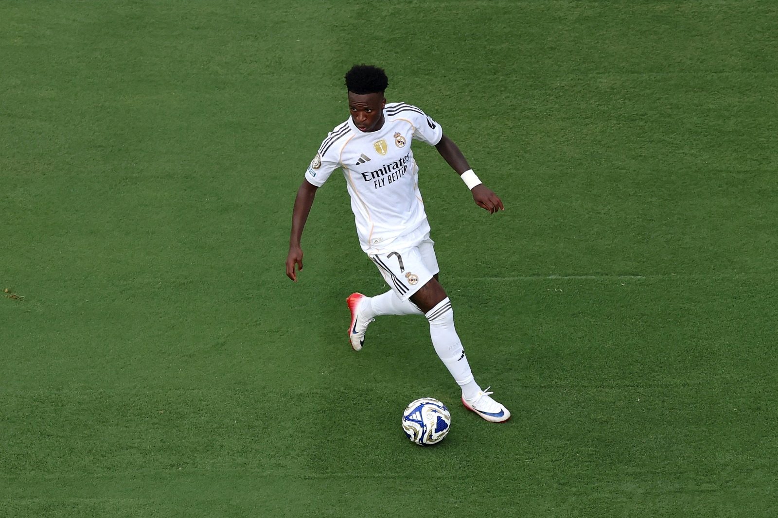 Real Madrid teme conflito de salários envolvendo Vini Jr