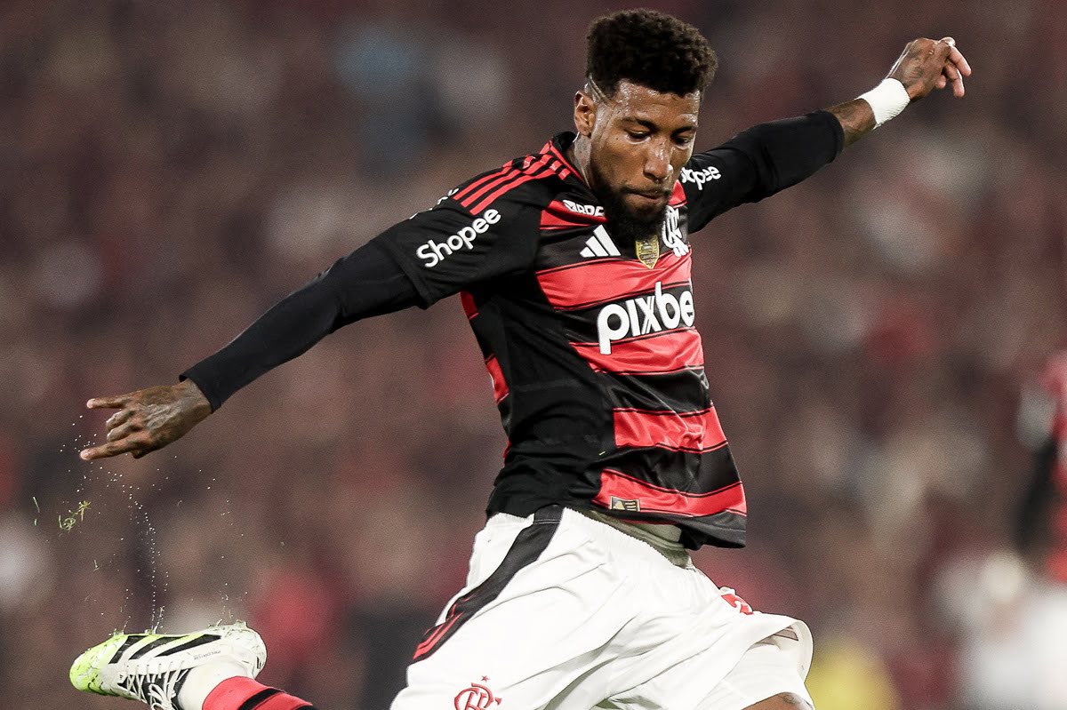 Emerson Royal tenta finalização em partida contra o Mirassol