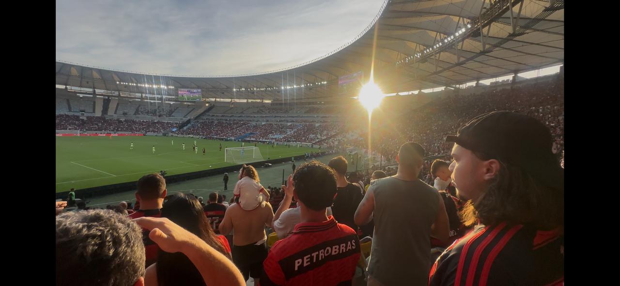 torcida do Flamengo no final mundial sub 20 contra o Barcelona
