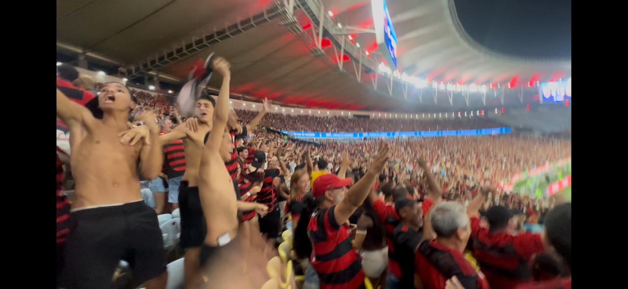torcida do Flamengo no final mundial sub 20 contra o Barcelona