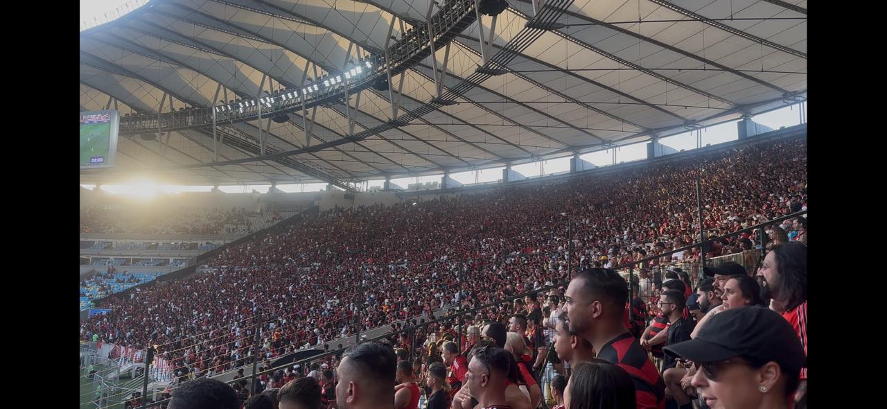torcida do Flamengo no final mundial sub 20 contra o Barcelona