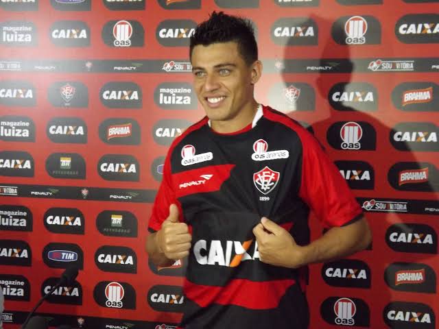 Ayrton pelo Vitória