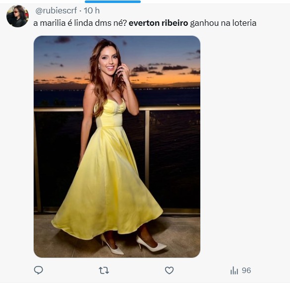 Marília Nery, esposa de Éverton Ribeiro, posa elegante de vestido amarelo ao pôr do sol, destaque entre os torcedores do Flamengo pela beleza e presença constante ao lado do jogador