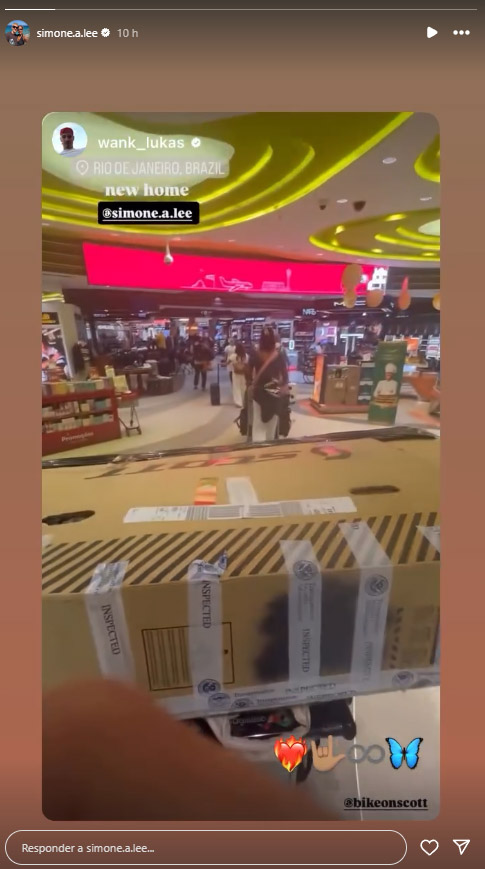 Story de Simone chegando ao Rio de Janeiro para se apresentar ao Flamengo