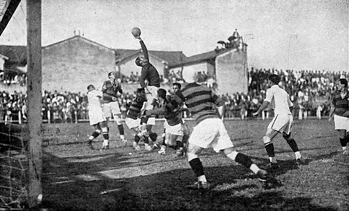 Amado Benigno em ação pelo Flamengo durante o Campeonato Carioca de 1927