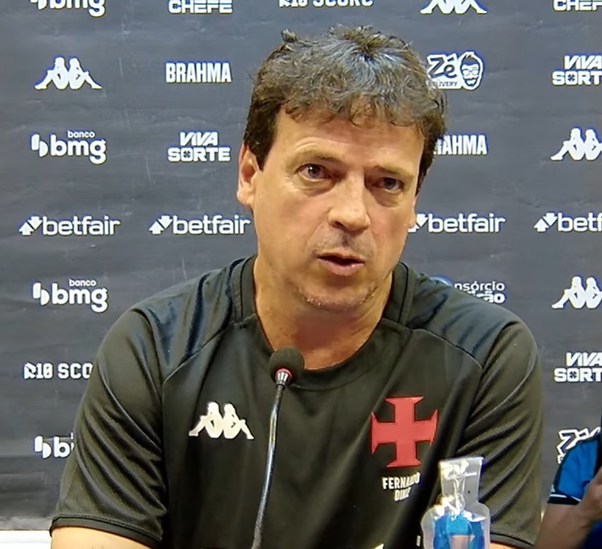 Fernando Diniz com semblante sério em coletiva após Flamengo 1x1 Vasco