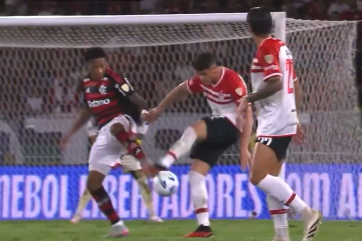 Lance da expulsão de Gonzalo Plata em Flamengo x Estudiantes