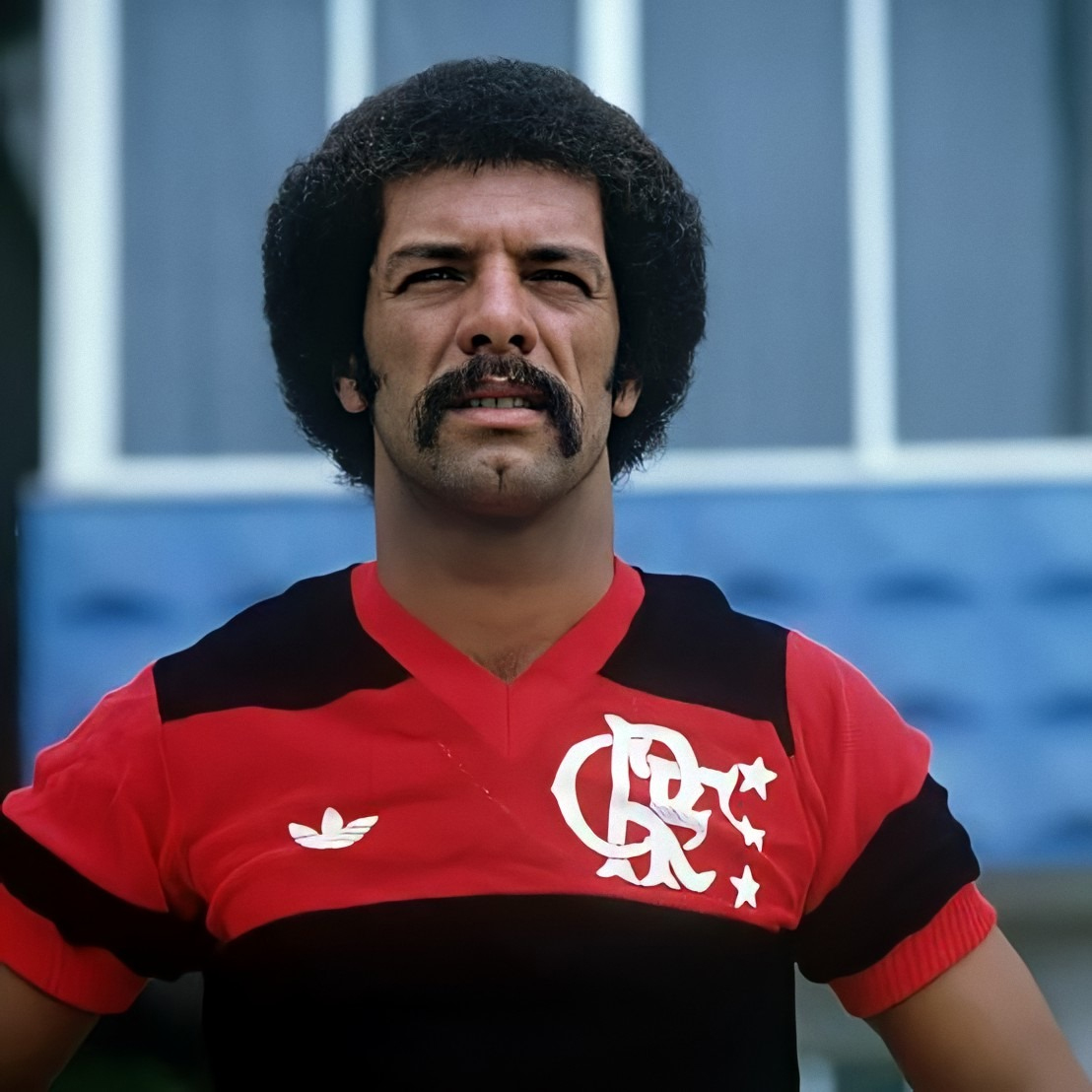 Maestro Júnior, na década de 1980, com a camisa do Flamengo