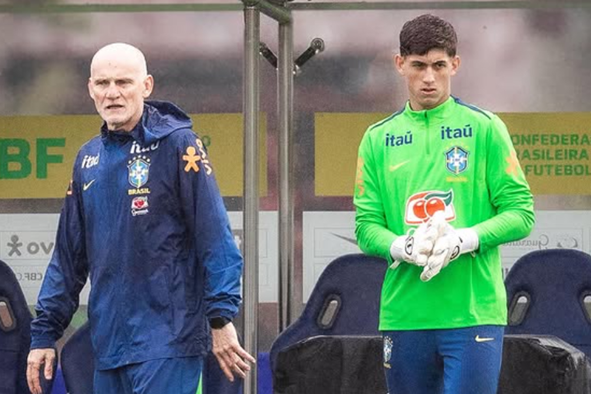 Léo Nanneti ao lado de Taffarel durante treino da Seleção Brasileira