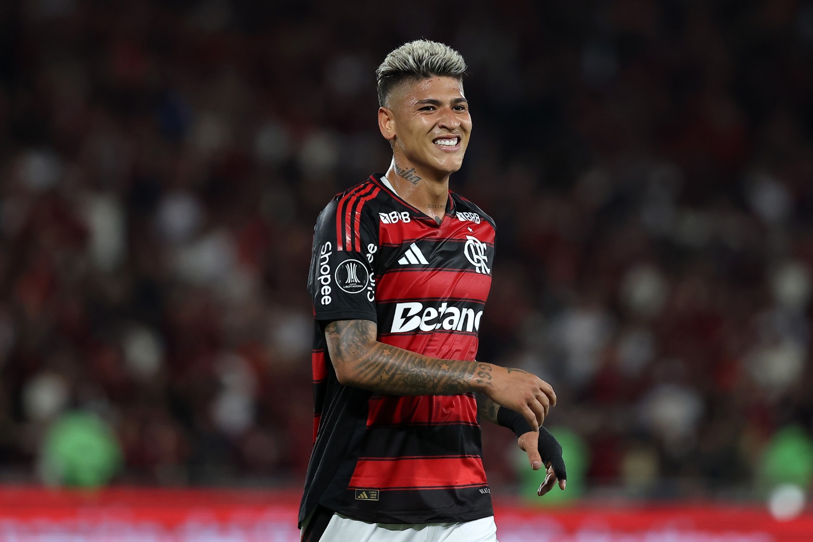 Jorge Carrascal, do Flamengo, reage durante a partida da semifinal da primeira mão da Copa CONMEBOL Libertadores 2025 entre Flamengo e Racing Club, no Estádio do Maracanã, em 22 de outubro de 2025, no Rio de Janeiro, Brasil.